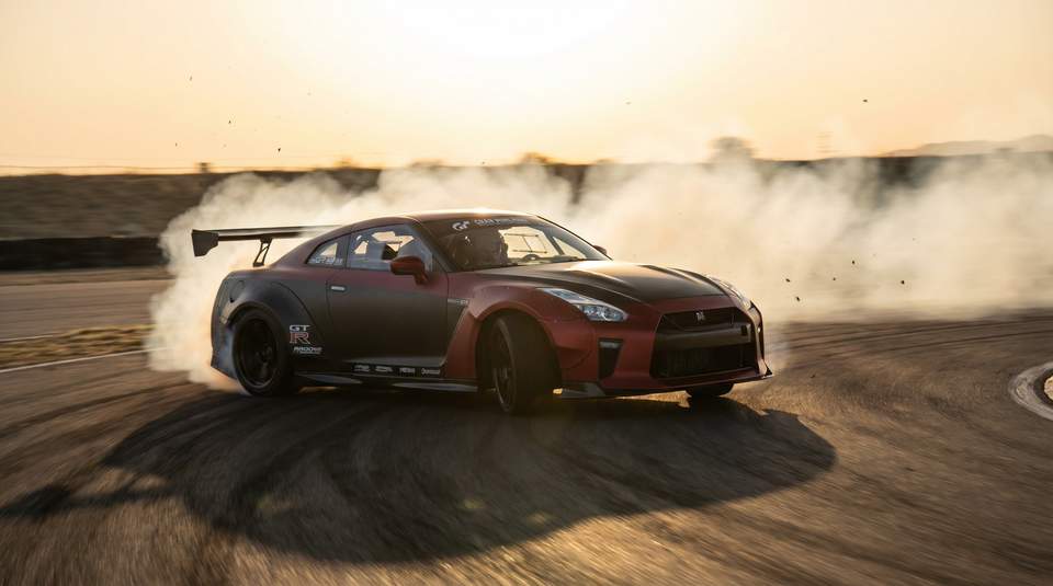 抖音风视频：改装GTR赛道漂移